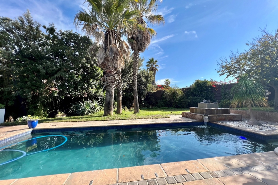 To Let 3 Bedroom Property for Rent in Van Riebeeckstrand Western Cape